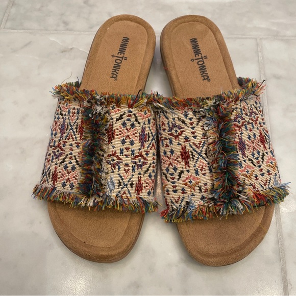 Minnetonka Shoes - Minnetonka | slip on sandals, Minnetonka sandals 8W, summer sandal